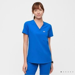 Figs royal blue Catarina one-pocket top